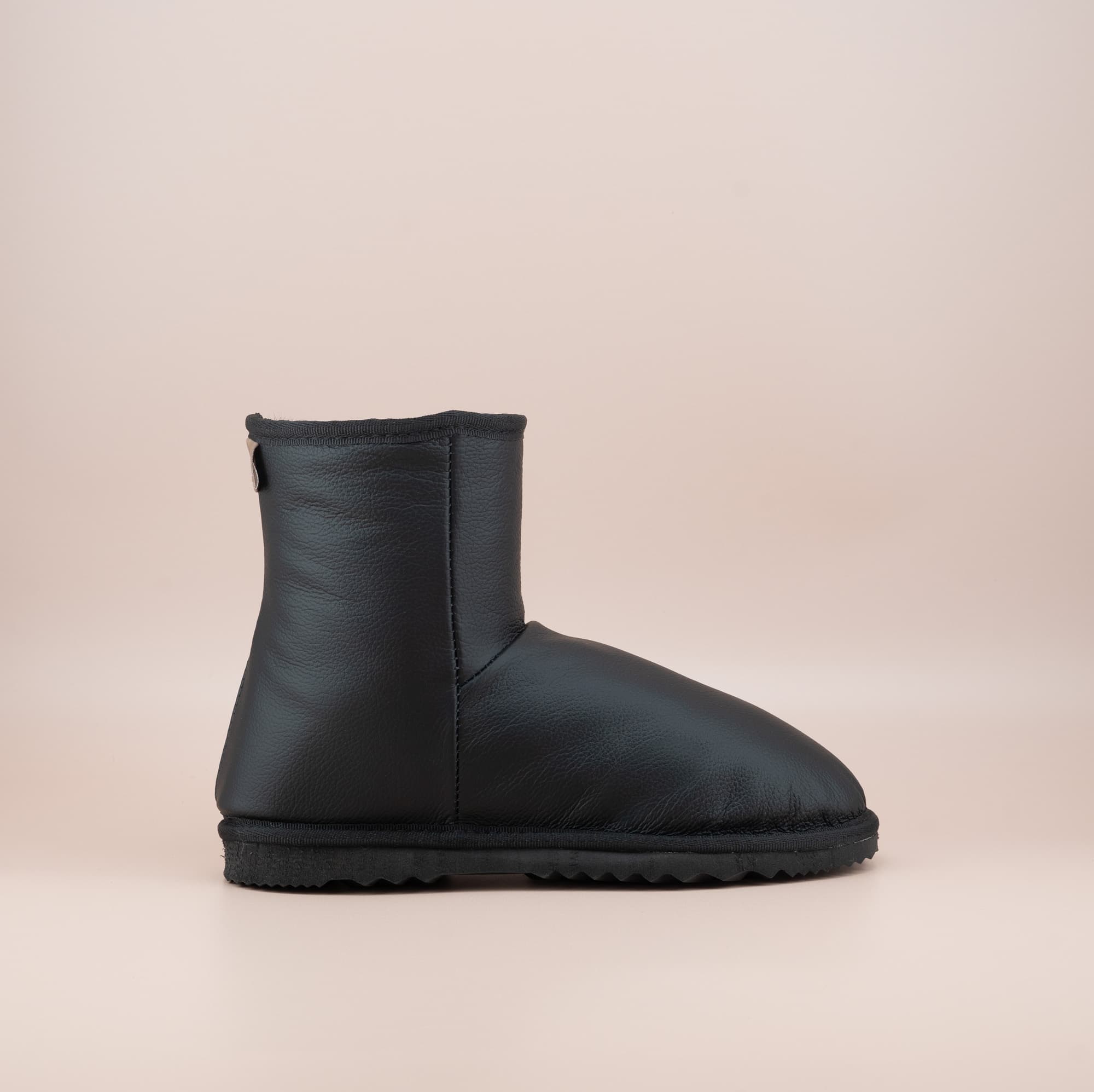 Men's Classic Short ugg boots in genuine leather finish and black color, side view. #color_leather black