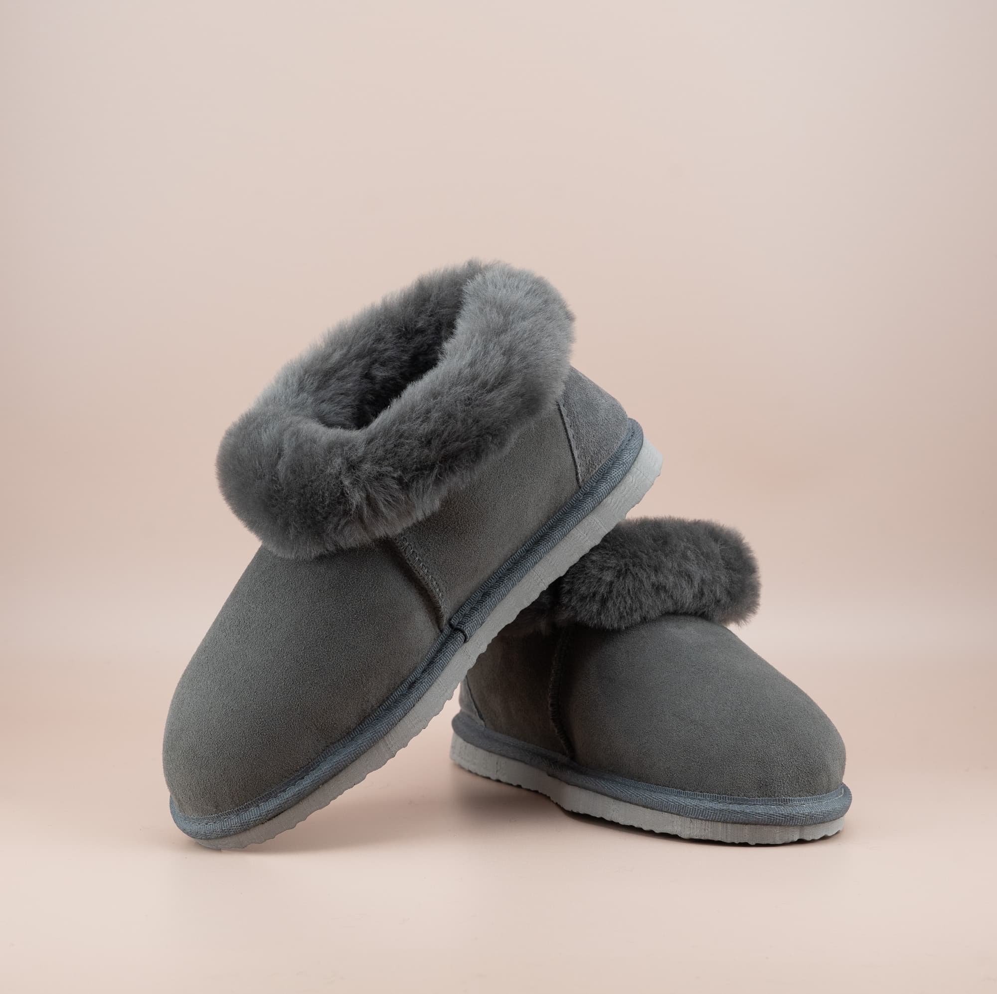 Men's ugg slippers with a suede finish in grey and wool turn, front and side view. #color_grey