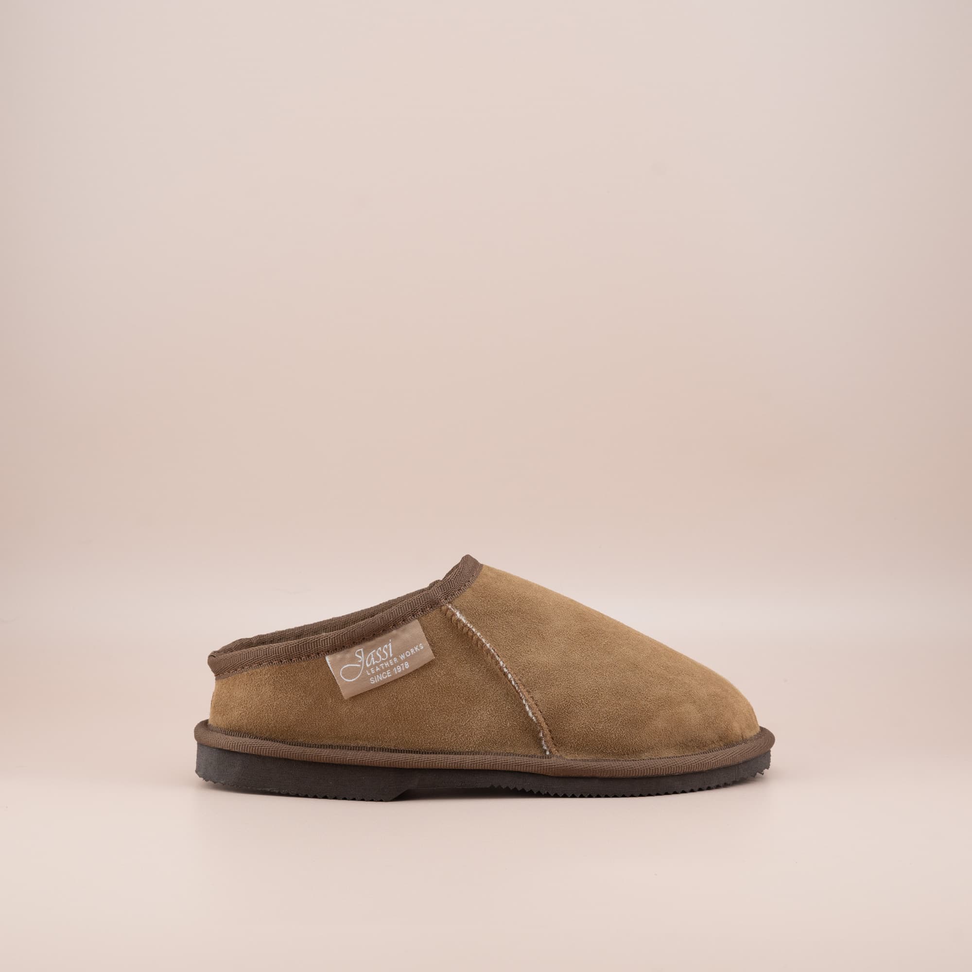 Women's ugg mewels in tan suede, single side view. #color_tan